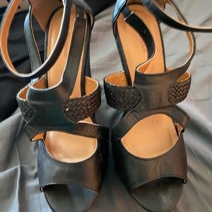 10 size women’s high wedges.